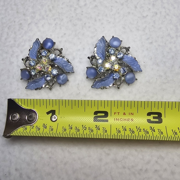 Vintage blue floral clip on earrings with sparkly sequences - Picture 5 of 6